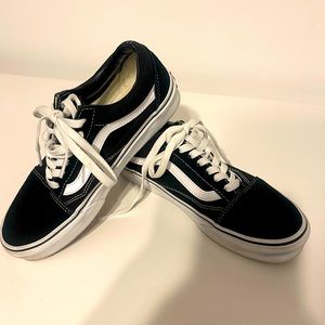 Vans Old Skool Classic. Black/white. Size 6.5 Women (Boys 5)